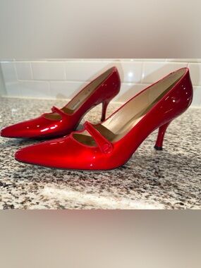 Stuart Weitzman Red Patent Leather Kitten Heels - Size 8.5 - Pointed Toe Pumps